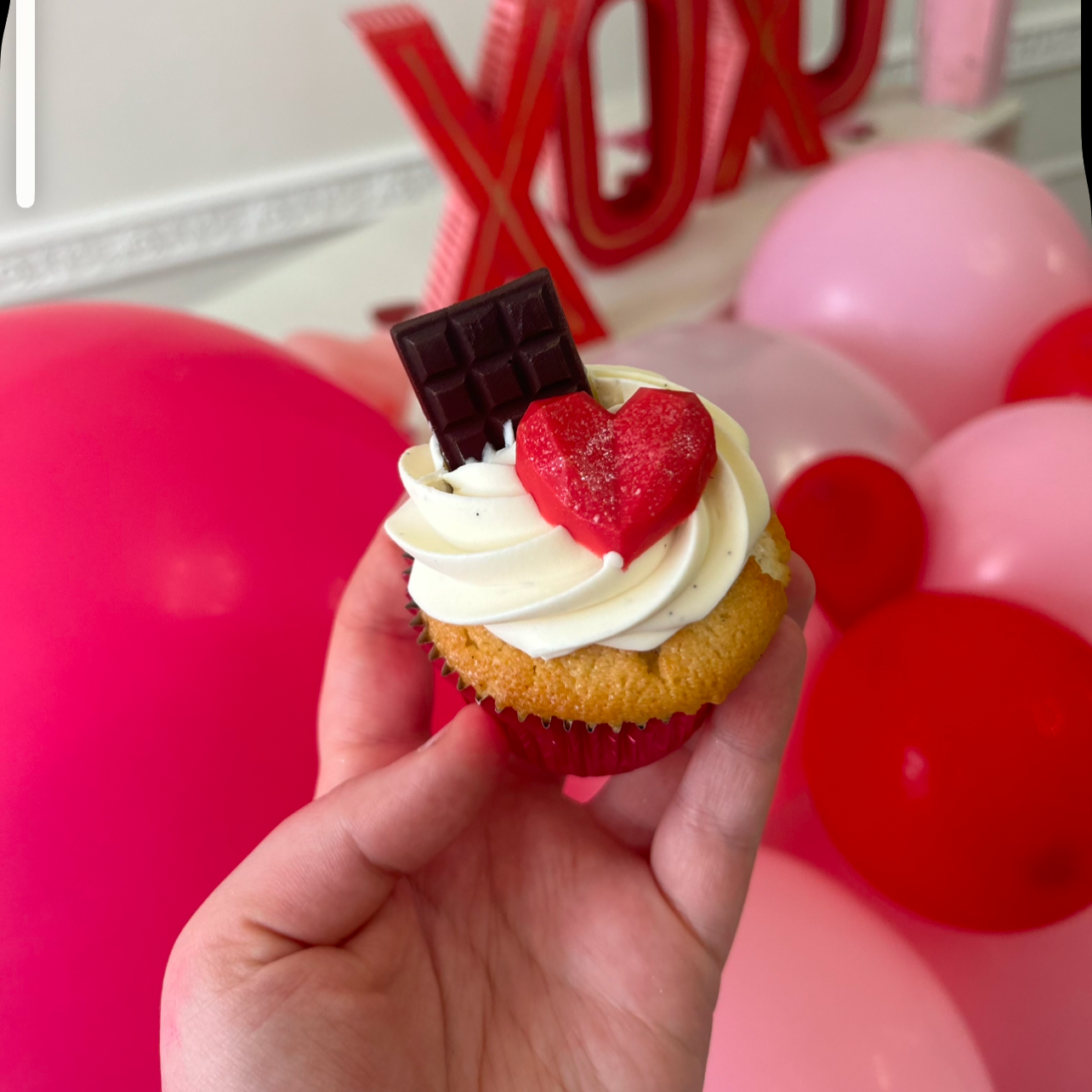 Valentine's Cupcakes (6 Pack)