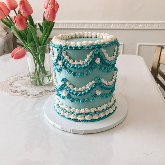 Vintage Round Cake (Detailed Piping)